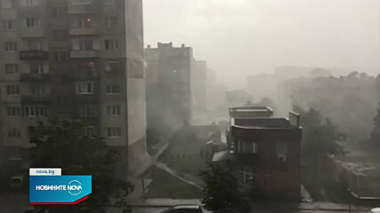 Силна буря в София и Перник