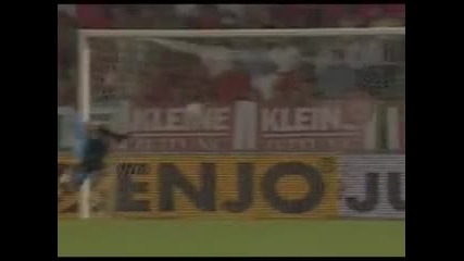 Steven Gerrard s Top 10 Goals (перфектно клипче с 10 те най - красиви гола на Стивън Джерард) 