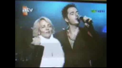 Gokhan Ozen&annesi - Sevmekten Kim Usanir.wmv