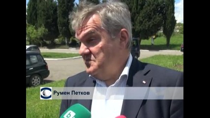 Разпитаха Румен Петков по сигнал за купуване на гласове