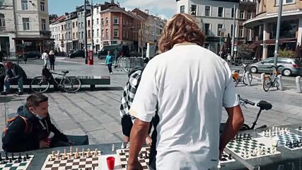 The Belgian chess master bringing peace to the streets