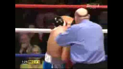 Amir Khan vs Marco Antonio Barrera round 3