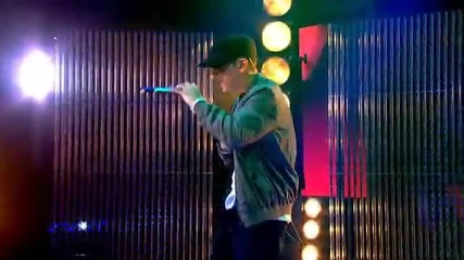 Eminem - Not Afraid ( Performs Live On The Jonathan Ross Show ) 