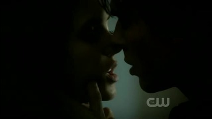 Целувката между Деймън и Елена- сезон 3 епизод 10