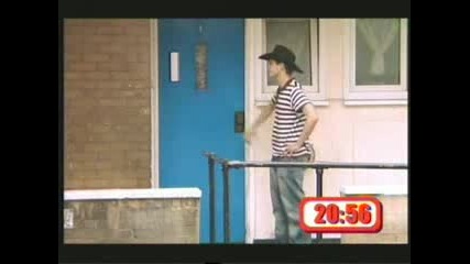 Чукни, Но Без Да Бягаш! - - - - - [смях]