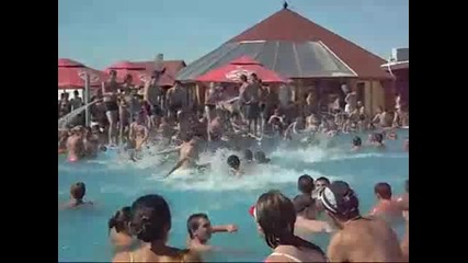 Скок дъска в басейн