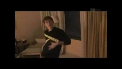 Infinite dancing to come back again in singapore hotel room