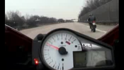 Bike Yamaha R1 vs Suzuki Gsx - R 1000 Street Racing Motorcycle
