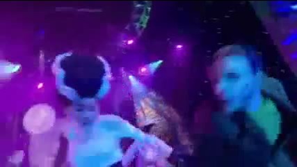 [hd] Bella Thorne & Roshon - Let's Get Tricky (from Shake It Up Haunt It Up ) (1)