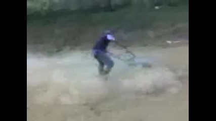 Този се мисли за шумахер