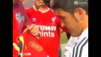 Давид Вия отказа да се подпише върху фланелка на Барселона