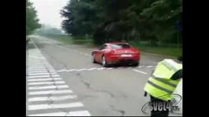 Ускорение На Ferrari 599 на пистата в италия 