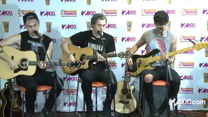 5 Seconds of Summer - She Looks So Perfect на живо в Z100 в Ню Йорк (live)