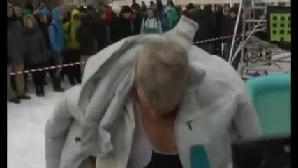 Скачане от 20 метра в басейн с вода !