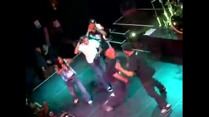 chris brown battle with his dancers 