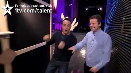 Смях !!! - мъж пеперуда Britain_s Got Talent