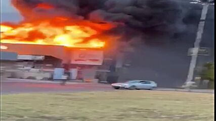 Голям пожар в търговски център в Гоце Делчев