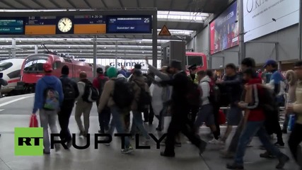 Германия: Стотици бежански напускат Мюнхен на път за Дюселдорф