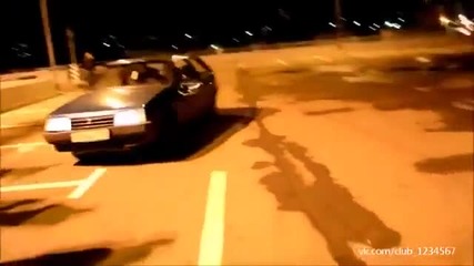 Руснак разбива колата си докато се опитва да дрифти