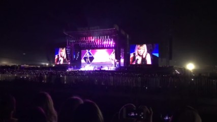 На живо от Формула 1! Taylor Swift - Shake It Off