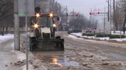 ВиК авария превърна казанлъшки булевард в ледена река