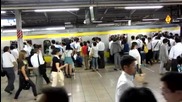 Под строй в японското метро