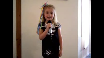 Малко Момиче Пее Avril Lavigne - Girlfriend