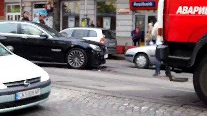 "шкода" и Бмв се нацелиха челно на трамвайните релси