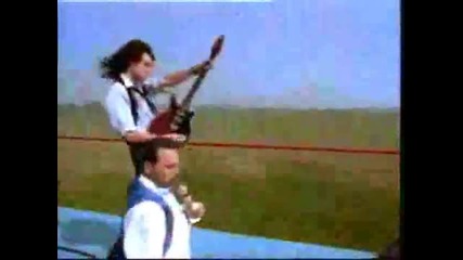 Queen - Rain Must Fall 