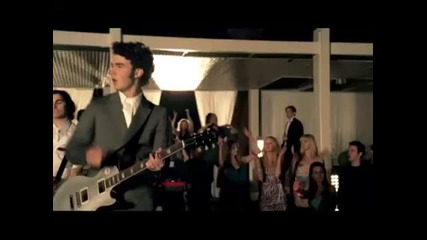 Jonas Brothers - Burnin Up - Official Music Video 