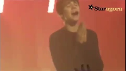 Justin Bieber Singing Pray In Paris