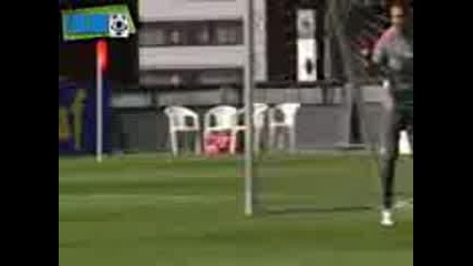 Детето на Van Persie му вкарва гол 