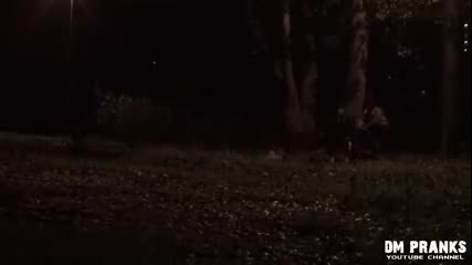 Зобми атаки с брадва! Щура шега!