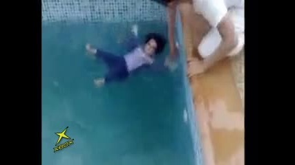 Как арабите , учат децата си да плуват ? 