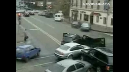 Откачен Шофьор На Кръстовище!!!