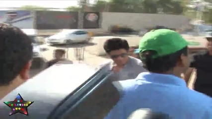Srk Gets Out Of His Bmw Up To Launch New Promo Of Ra.one
