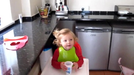 Колко сладко пее (baby Gaga - Paparazzi)