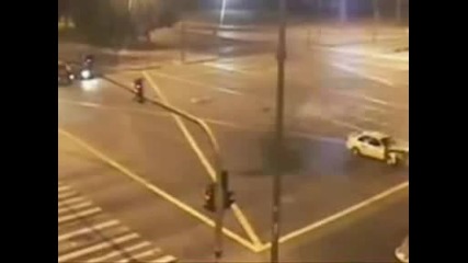 Камион помита кола