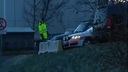 Полицаи се опитват да спрат автомобил! Е нямаха късмет този път.