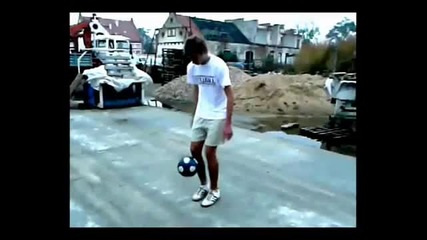 Amazing football freestyle 2010 - extreme trick football frees 