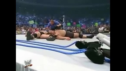 Big Show Vs Brock Lesnar през 2003 чупят ринга със суплекс