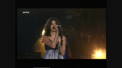 Nikki Yanofsky live from Montreal - I dont know why 