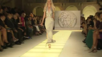 Lindsey Wixson Falls Versace