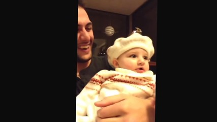 Хихи какво сладко бебче