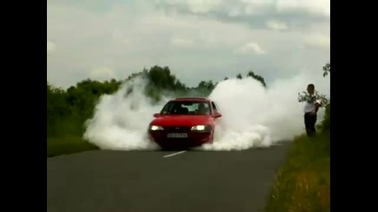 луд бърнаут с Opel vectra1,8i