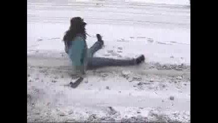 Луда зимна пързалка 