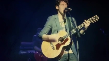 niley // nick doesnt wanna lose miley