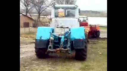 Руски трактор Т - 150к дърпа затънал Камион - Хасковско 