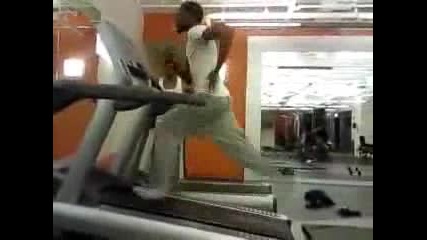 Пребиване във фитнеса !