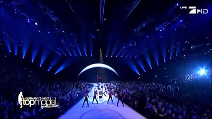 Lady Gaga - Scheibe, Born This Way & The Edge of Glory (live on Germany's Next Top Model)